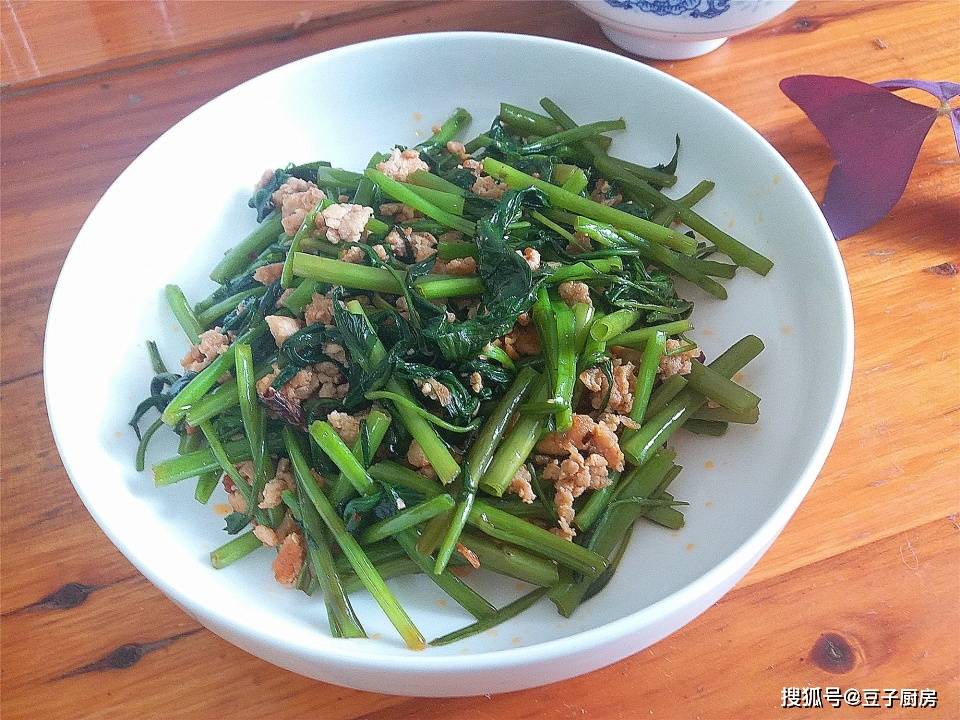 【雍菜炒肉末】