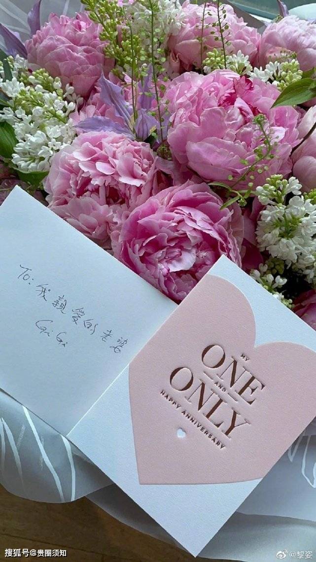 原创黎姿晒照庆祝结婚12周年,夫妻俩十指紧扣大秀恩爱,大谈婚姻之道