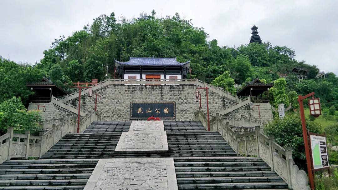 【创建天府旅游名县】四川兴文这座山是嵌在新城中间的一颗绿宝石