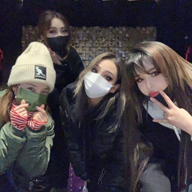 权志龙师妹团2ne1合体为忙内庆生,朴春减重22斤颜值回升,将回归