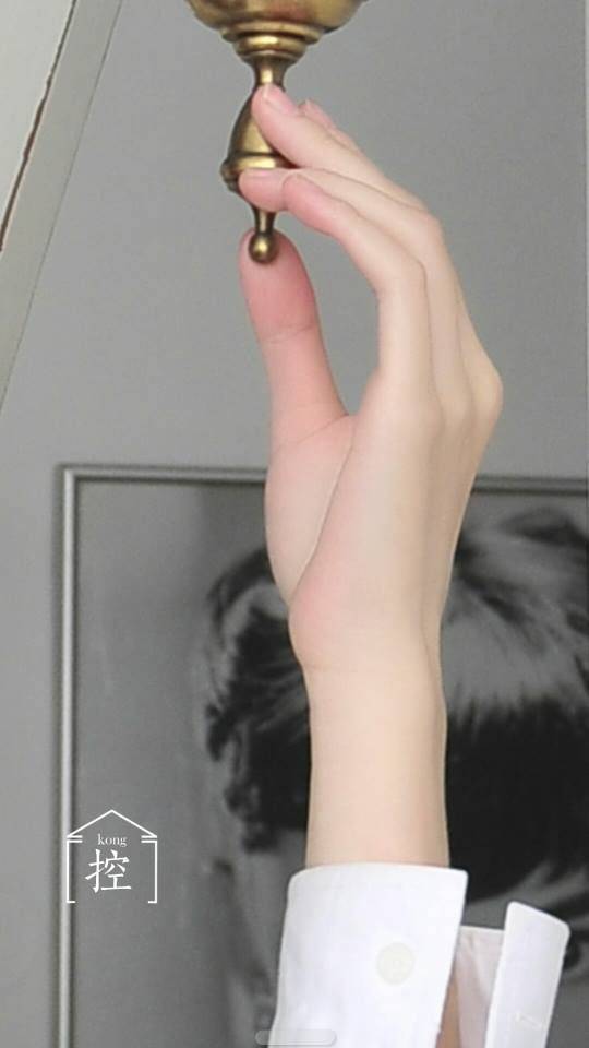 羊课菌整理的这组绘画参考,希望对你画手部有所帮助~ 现实中的漫画手!