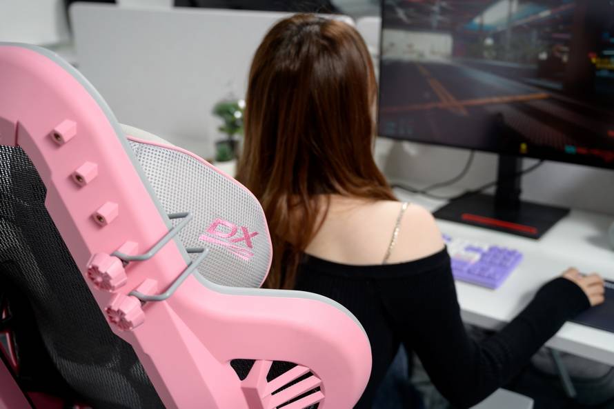 多款原厂附件 扩展更多玩法椅子的两侧采用了3d多向调节扶手,可以上下