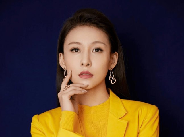 颜值崩了?《浪姐2》贾青容貌引争议,脸型"崎岖"略显僵硬