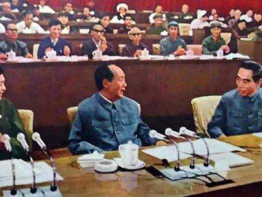 文化大革命中的大会 1973年党的十大召开,继续了九大的"左"倾的错误.