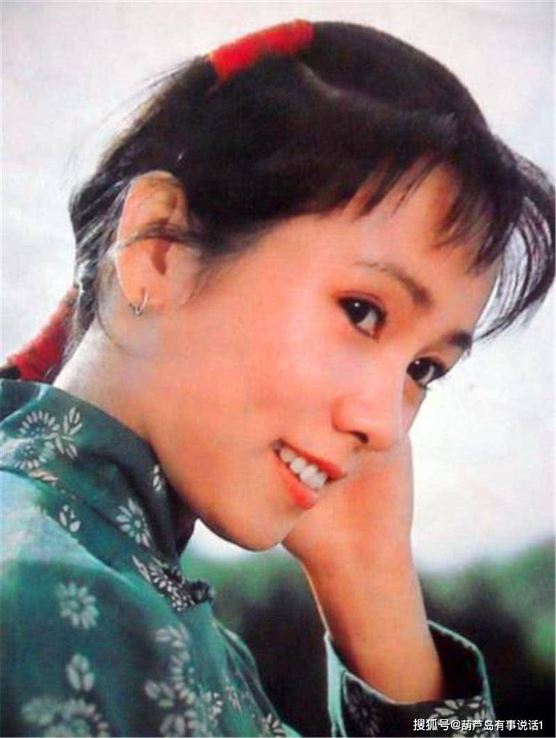 原创80年代影星洪学敏,曾经红极一时,如今62岁的她,近况如何?