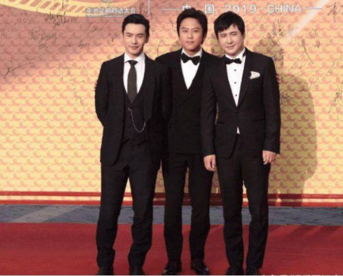 男明星身高180,黄晓明张杰被质疑,合影173苏有朋暴露真相