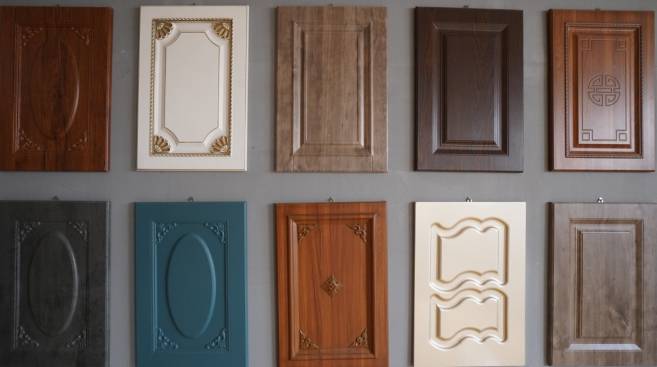 橱柜和其他橱柜的门板,吸塑门板也被称为模压门板,因为其外观造型可以