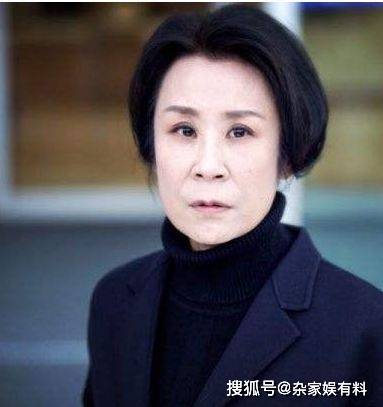 23岁一曲成名,当红赴法后改国籍,62岁酒后失言的苏小明今如何?