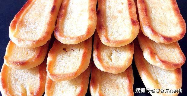 原创面粉里打2个鸡蛋不发酵不揉面这样做的小零食小朋友超爱吃