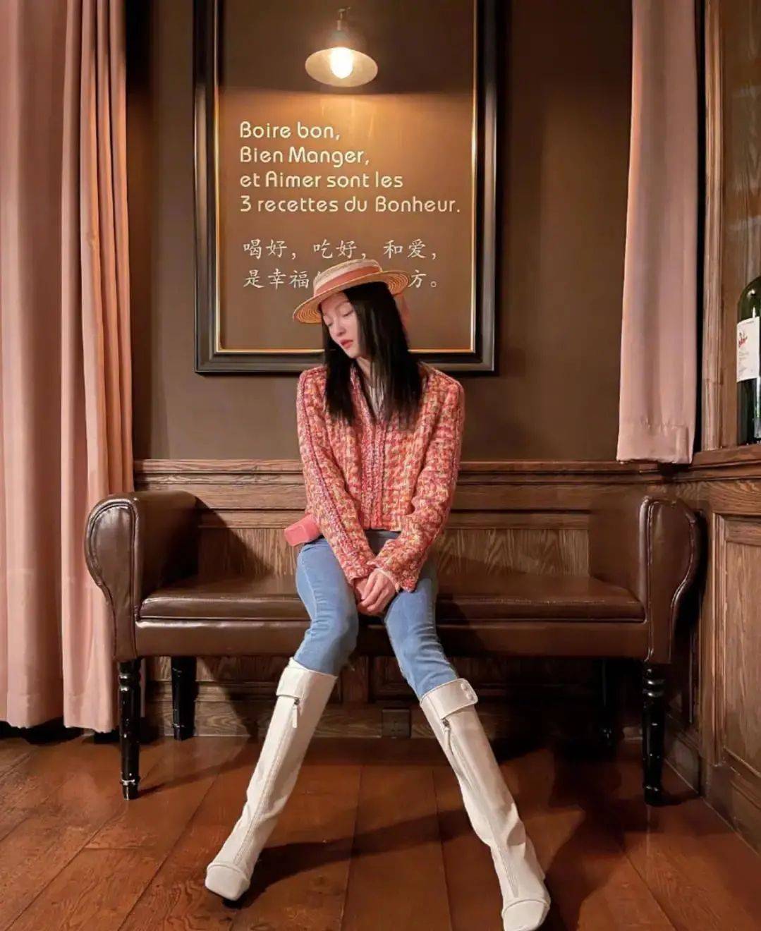 look4:樱花粉长裙这个颜色相对于粉红色来说会好驾驭很多,少女们穿