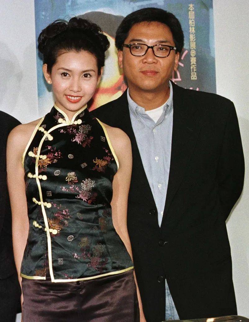沈月新年晒复古旗袍照,妈妈邱淑贞亲自操刀,网友:风尘味太重_女儿