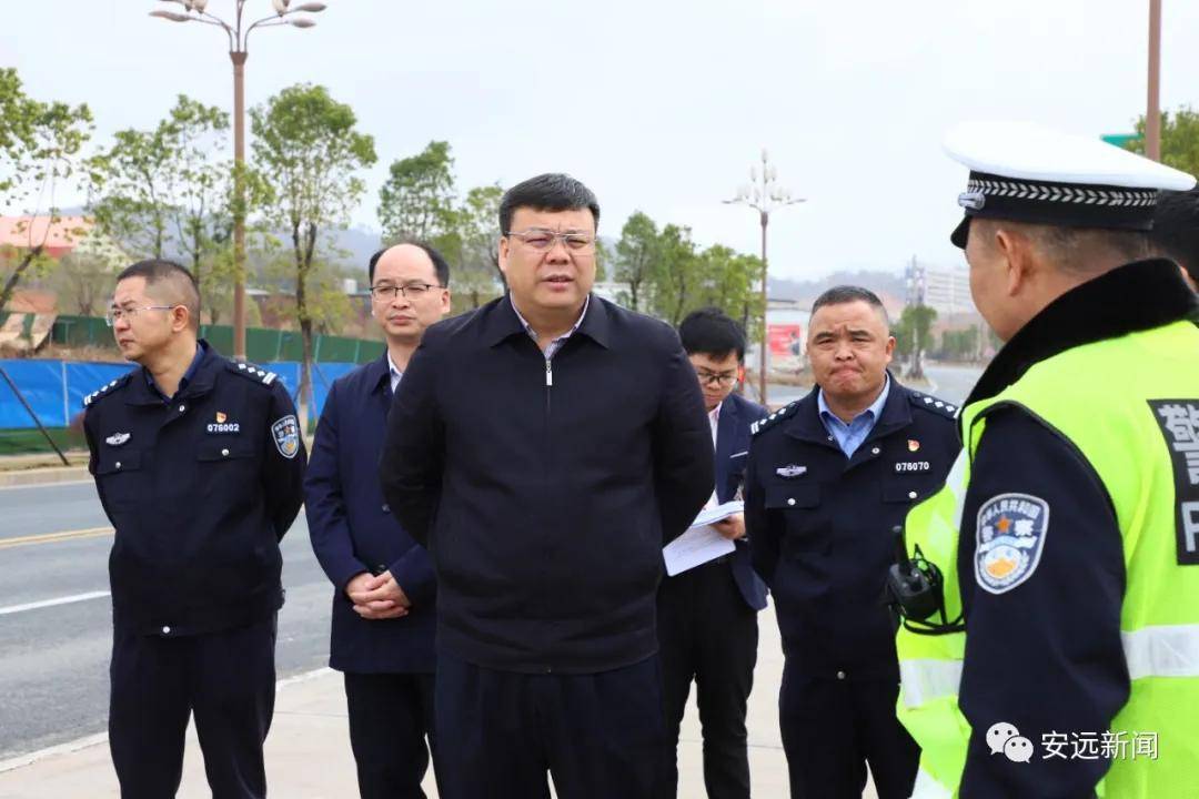 大年三十 肖斐杰检查道路交通安全工作