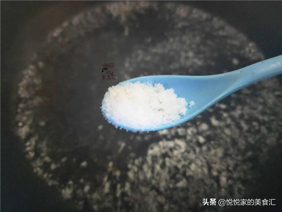 原创煮荷包蛋时,水开后记得多加2步,不粘锅无飞沫,鸡蛋鲜嫩又圆润