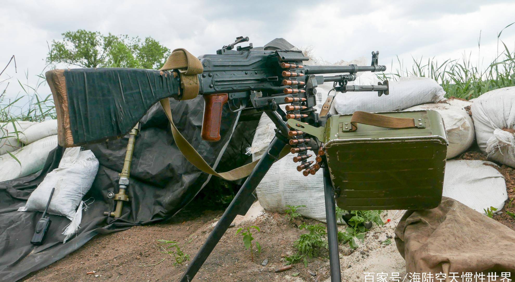 乌克兰使用15挺机枪,打出了1.2万发子弹,疯狂扫射亲俄
