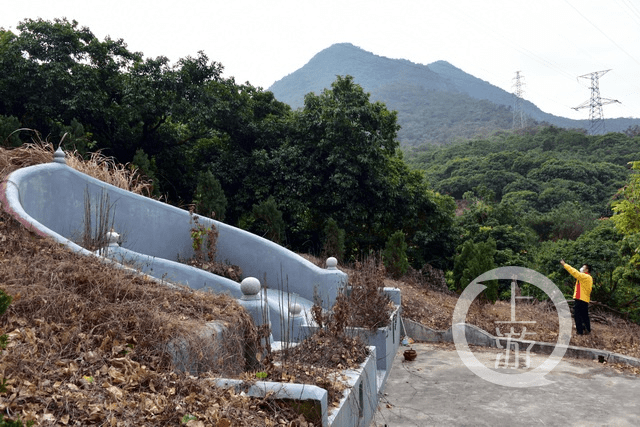 广东观音山国家森林公园内的豪华坟墓.