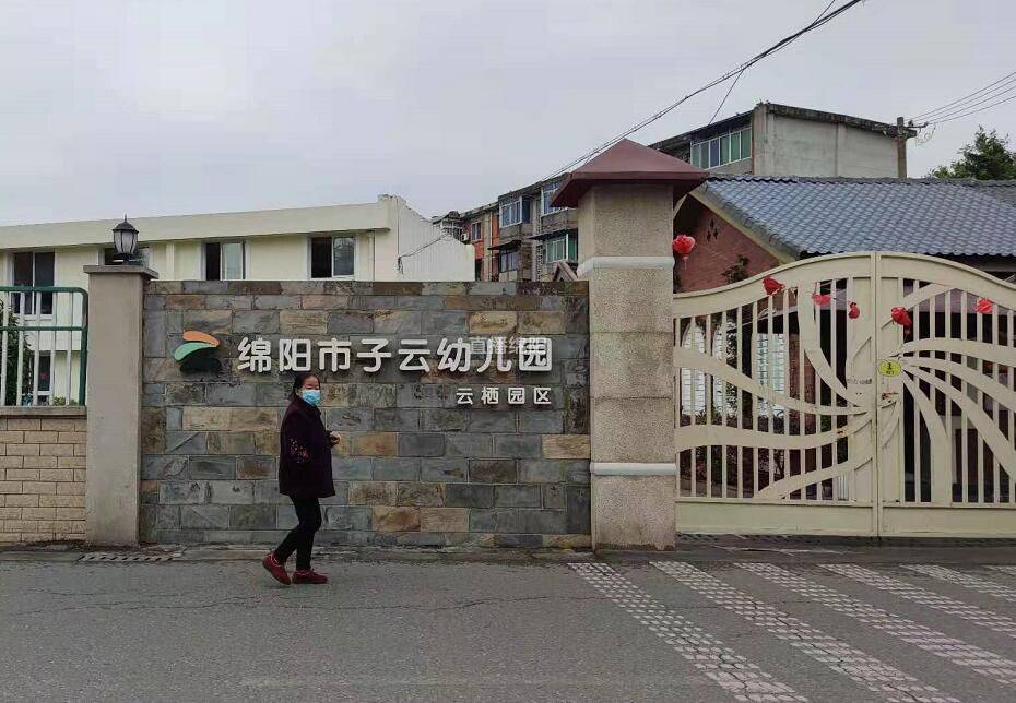 西山南路沿线不仅有铁路家属区等居民小区,还有三中,五中,子云幼儿园