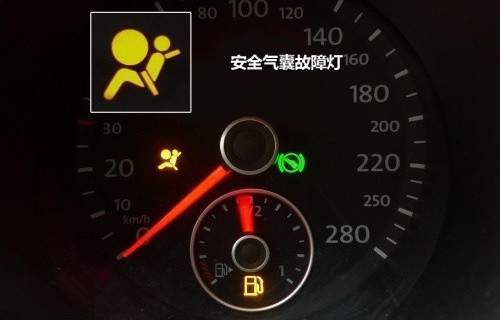 别小瞧这些灯,ta对行驶安全起着重要作用_搜狐汽车