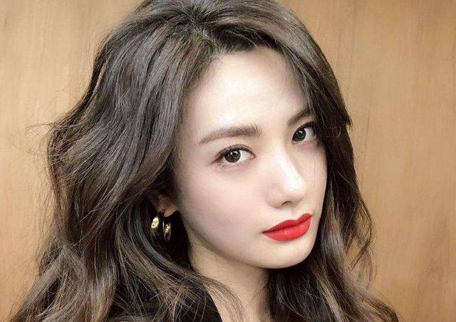 世界"第一美人"长什么样?乳胶人鱼裙仙女下凡,网友:美
