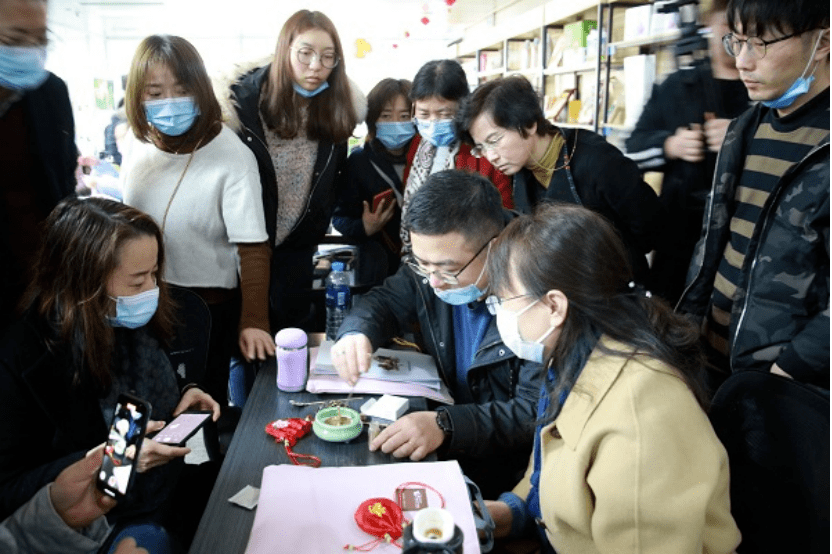 推介会由沈人骅老师主持,上海市健康科技协会副会长胡建勇先生致辞并