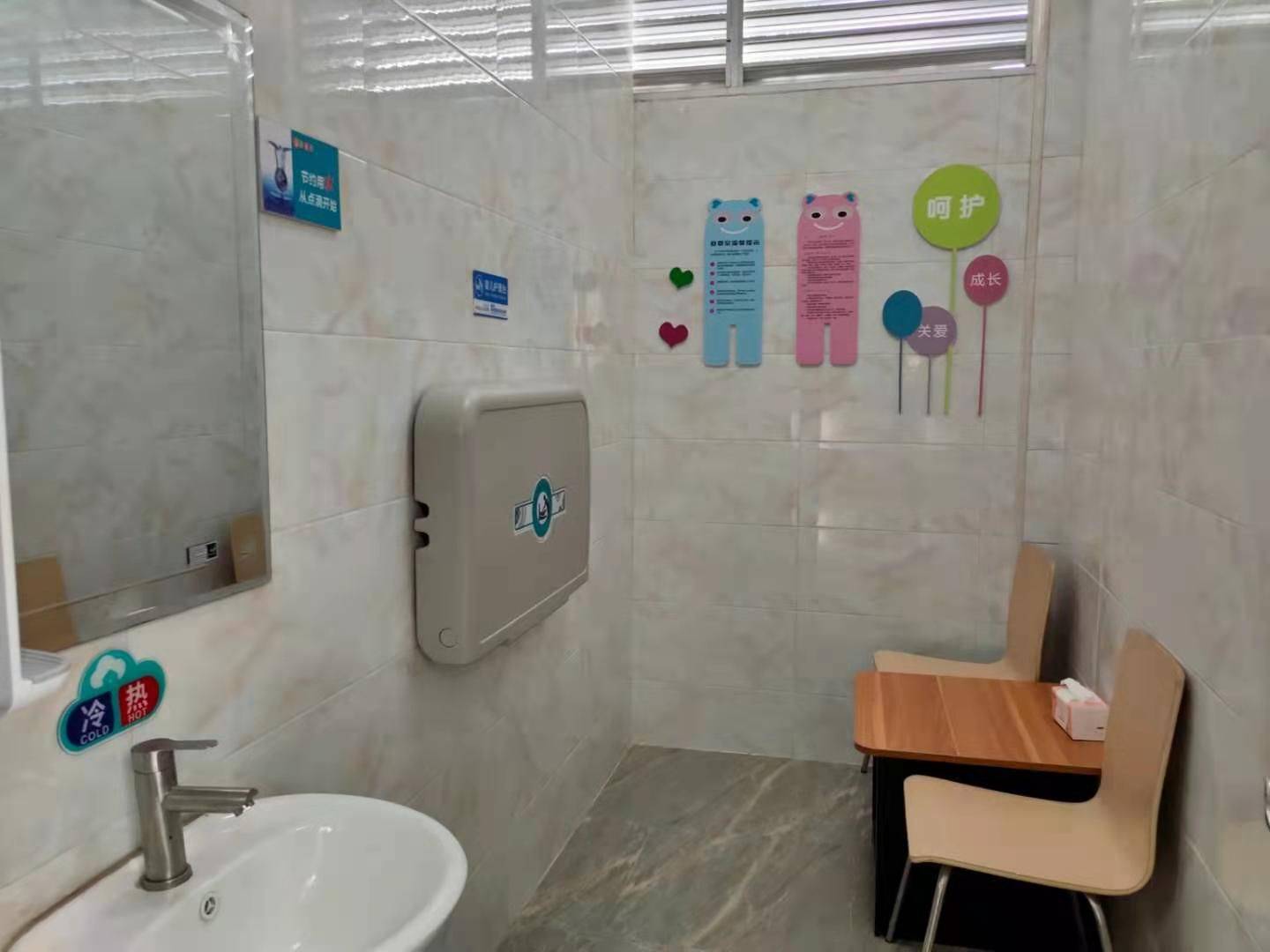 汕头市区22座公厕配备母婴室为带宝宝出行的女性提供便利