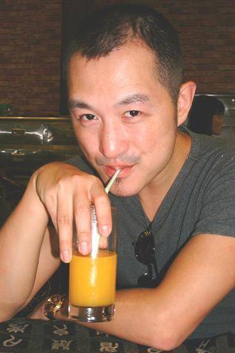2002年因大中国一夜爆红的高枫34岁却死在母亲怀中