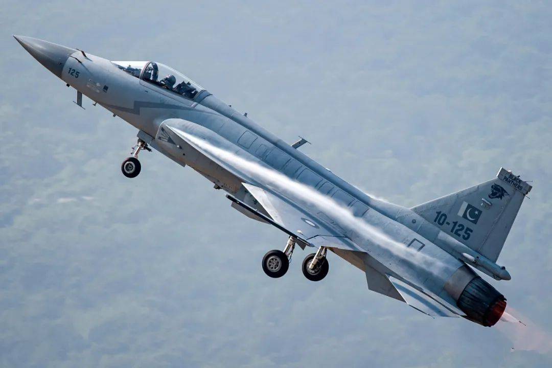 原创最悲壮空战:53岁白发空军司令亲自驾米格-29迎战被f-16击落