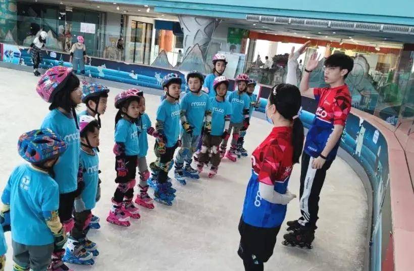 轮滑学习家长和教练都是引路人