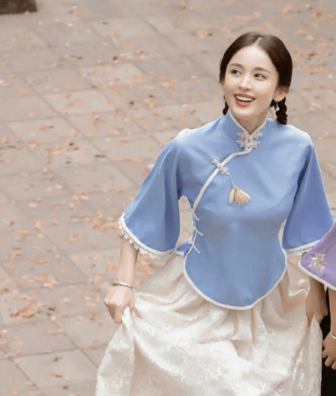 女星的民国学生装扮相:唐嫣最显老,baby最清纯,没想到