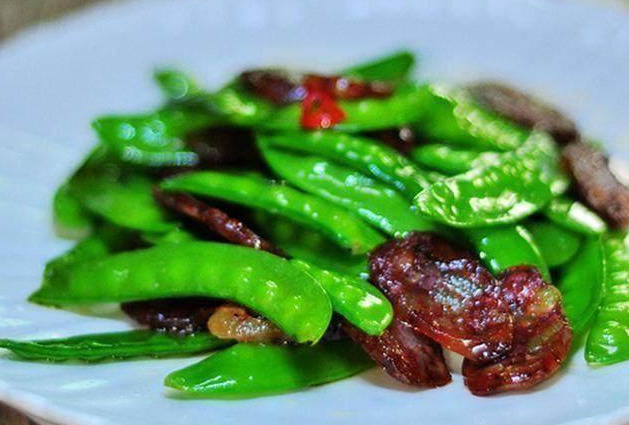 六,豌豆炒香肠
