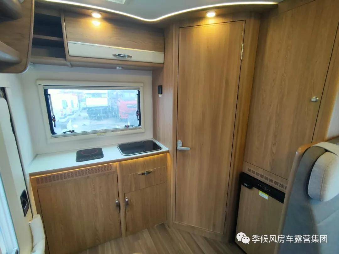 金冠329g无拓展房车,后上门超大豪华客厅配家用沙发特舒服