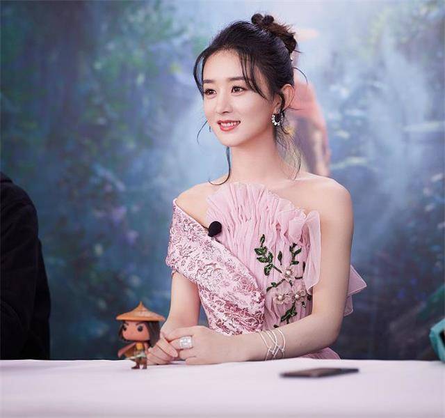 赵丽颖迪士尼大片公开,完美演绎女主魅力,网友:是公主
