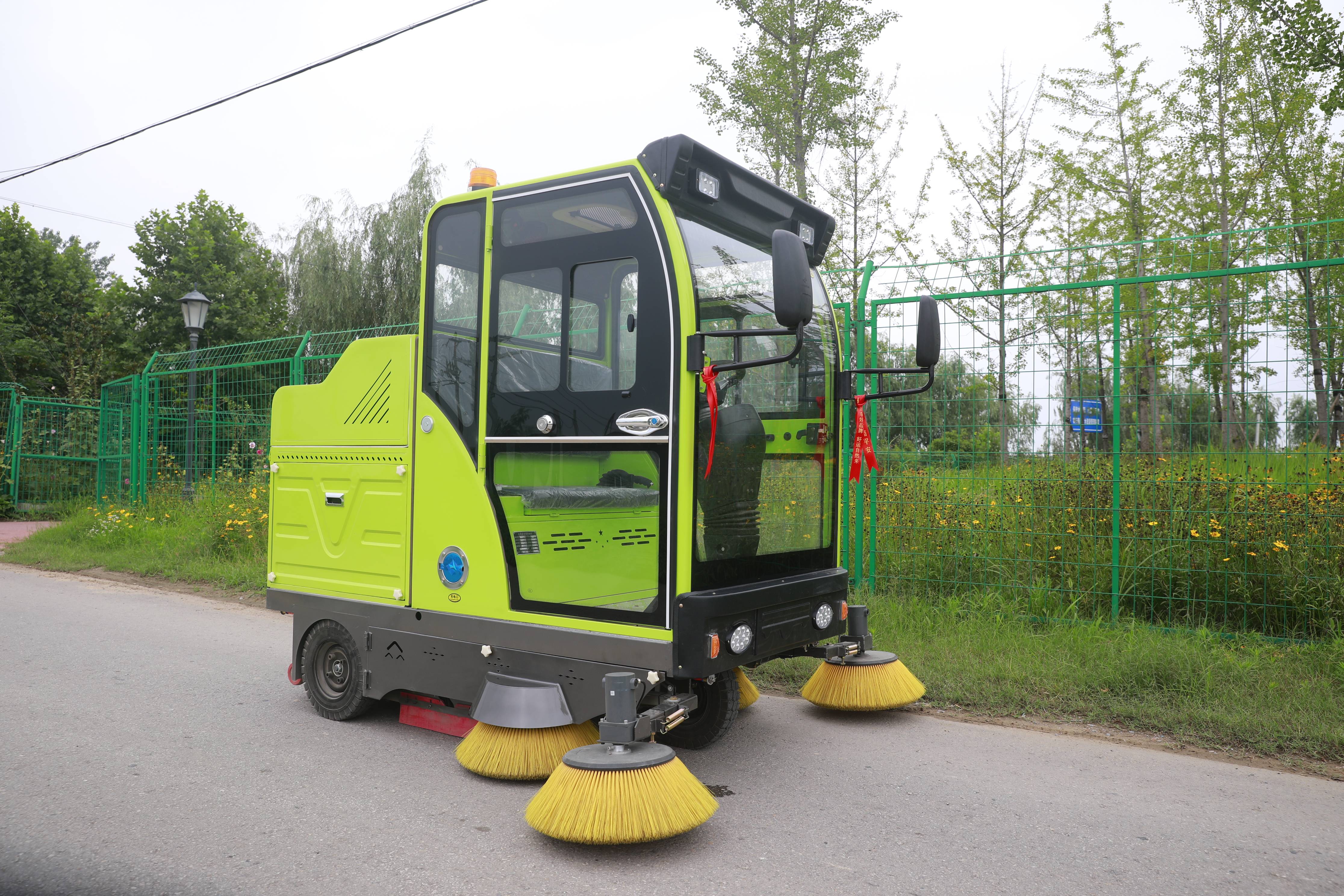 小型道路清扫车