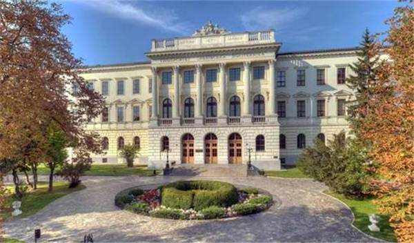 乌克兰理工类学校排名top2;乌克兰国内排名top4高校;qs排名前800.