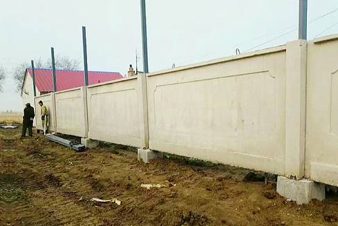 用于养殖场围墙建筑施工临时围墙的水泥板围墙一样吗