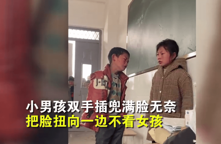 一男一女小学生吵架被训,男孩表情亮了,网友:婚后男人的无奈