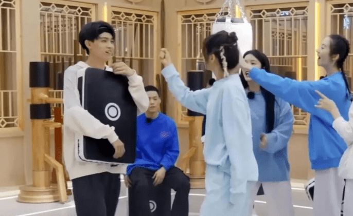 原创张雨绮问秦霄贤姐妹武馆后会给郭德纲买蟒吗他的回复显情商