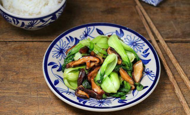 教你做出色香味俱全的香菇炒油菜,淀粉收汁留余地,提鲜又好看