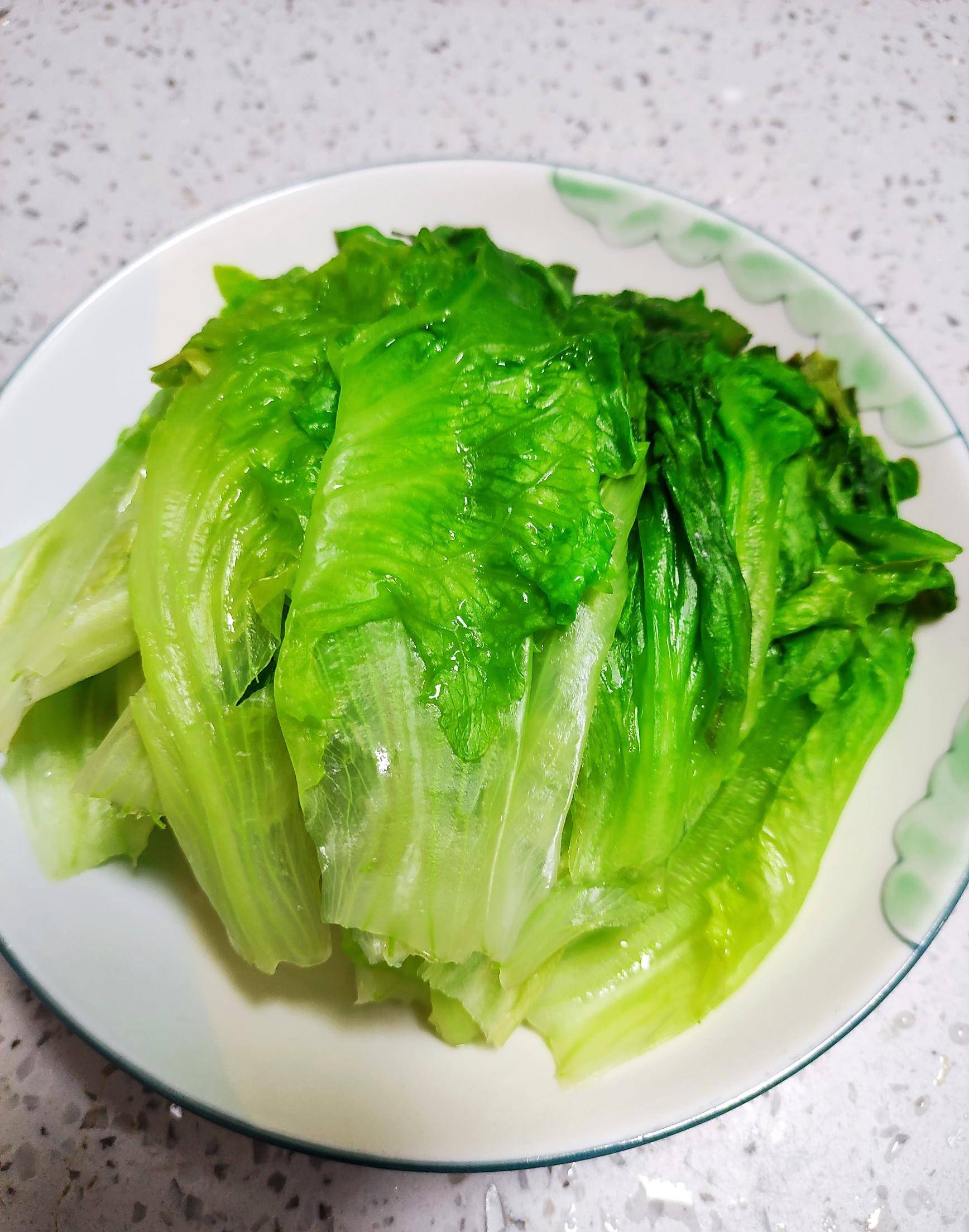 准备减重,要吃得清淡,每天午餐换成蒜泥生菜,看看可有