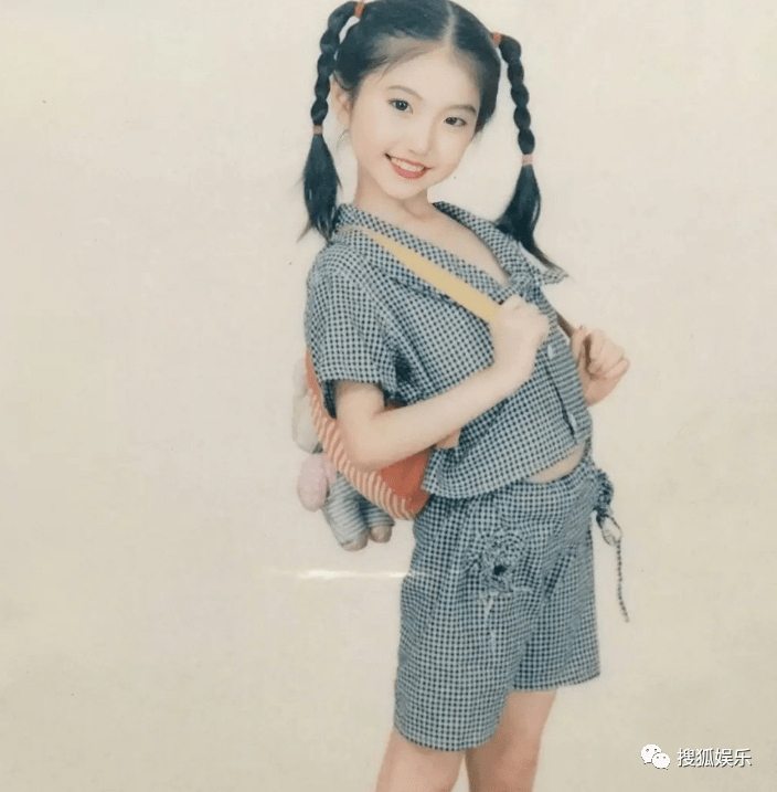 果然小时候就是标致美女一枚啦~ 1,演员朱珠在京低调举行婚礼 男方为