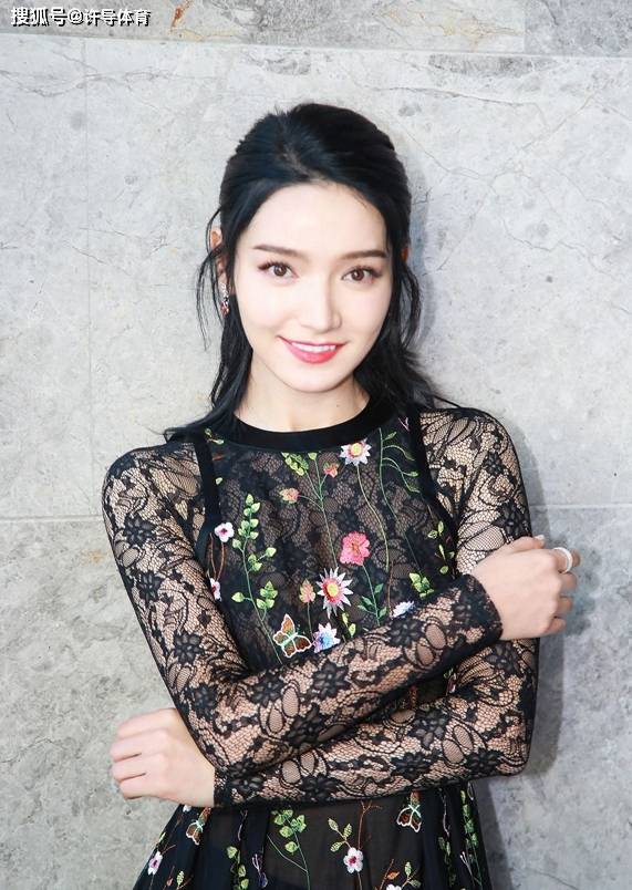 原创娱乐圈来自新疆的女星,她们个个貌美如花,你最喜欢哪一个呢?