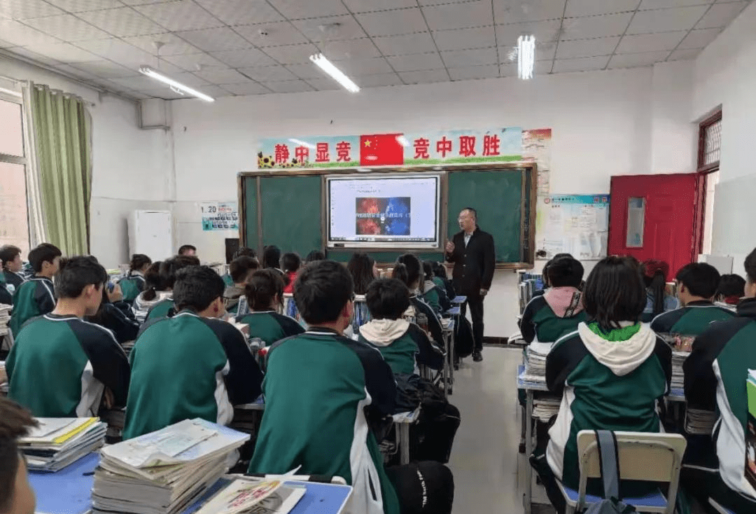 滕州善国中学进行系统的消防安全知识培训