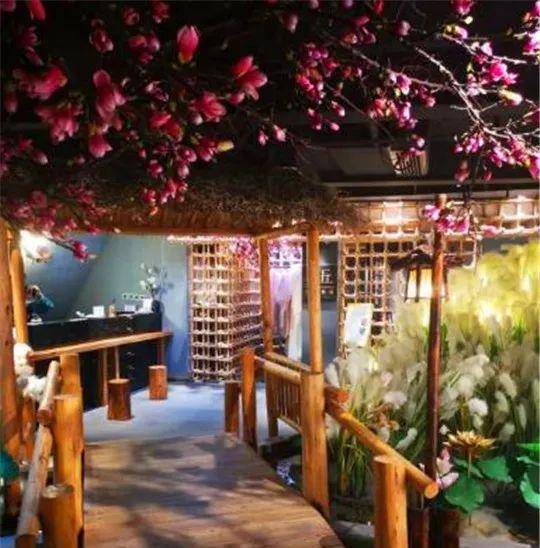 原创吃遍大连-藏在闹市的古风酒馆,总有一个属于你的"解忧馆"