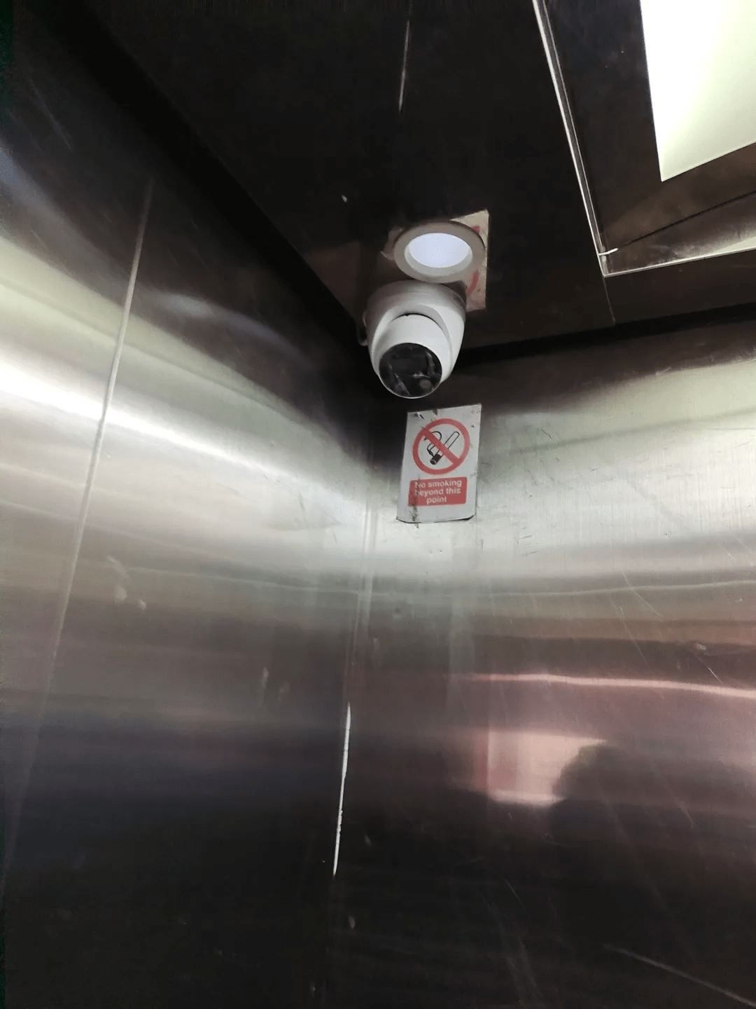 这个摄像头对电动车乘梯上楼充电说不