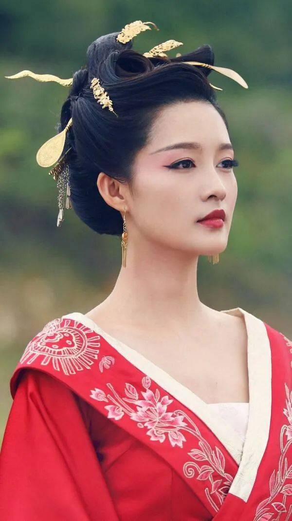 原创那些曾经火爆的电视剧中的美女明星,俏皮端庄御姐冰冷的