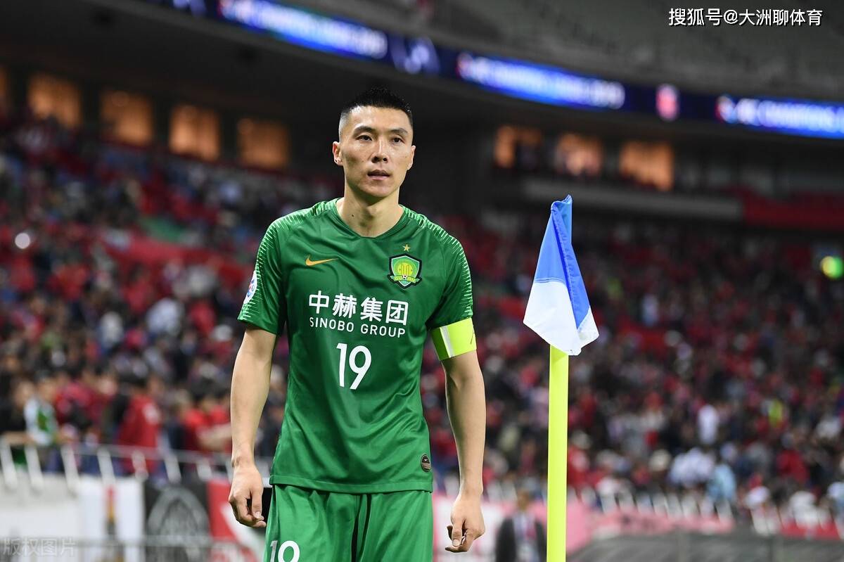 呵呵!国足阵容曝光:中后卫有大漏洞,李铁应该慎重考虑_于大宝