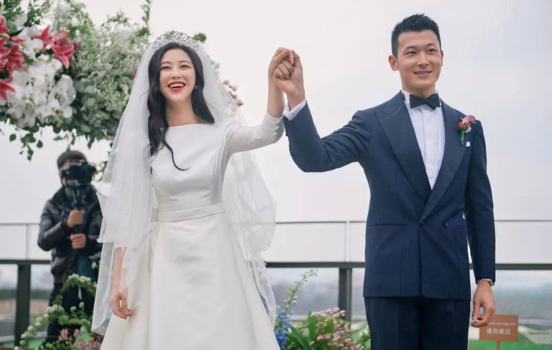朱珠婚礼戴tasaki皇冠,新郎戴百达翡丽腕表,结婚珠宝腕表怎么配?