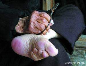 原创欧洲束腰,中国裹小脚,日本最恐怖,畸形审美对身体留下的创伤