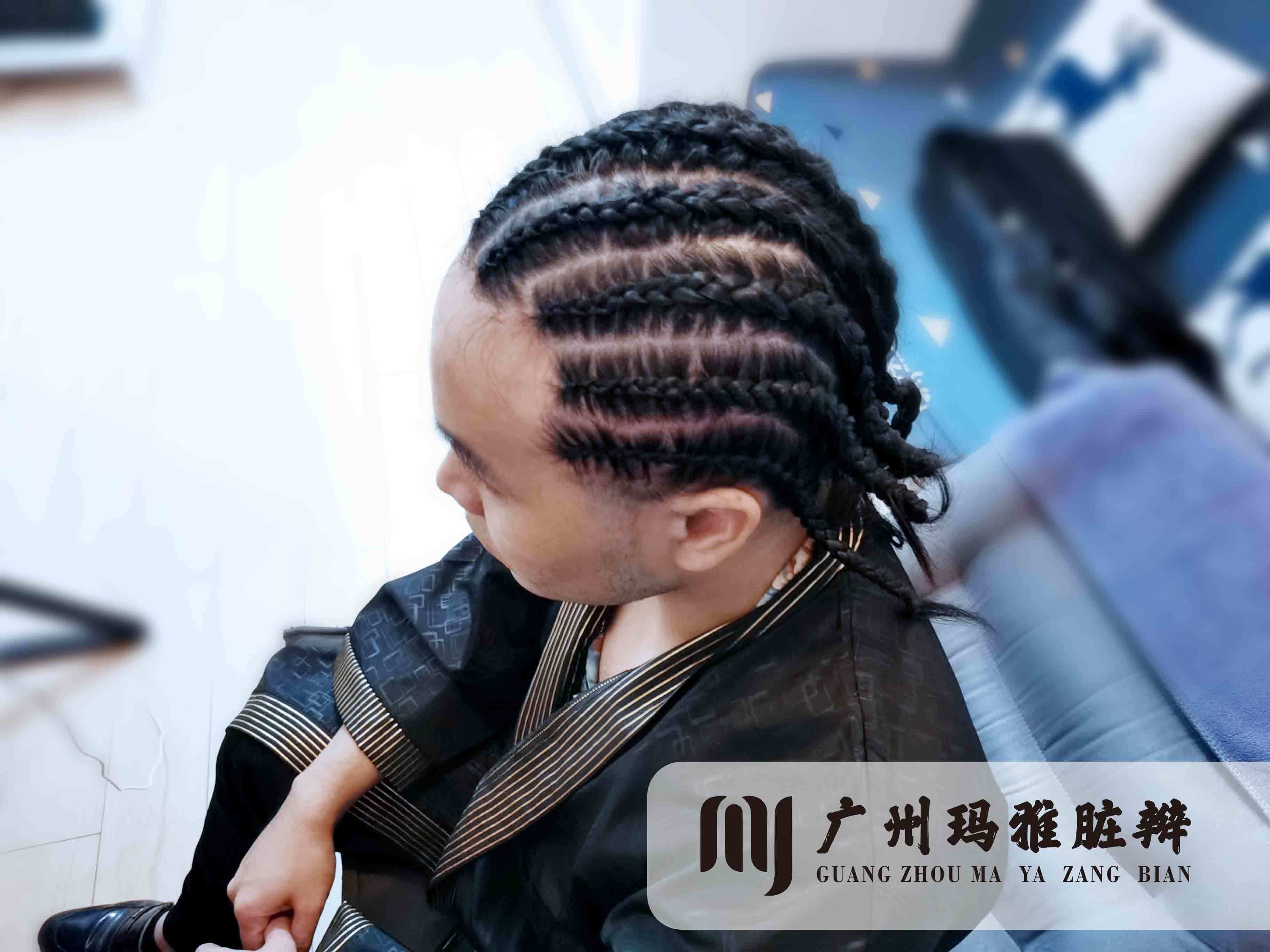 贴头辫脏辫它不仅是个发型,也是一种文化艺术,是一种生活的心态,代表