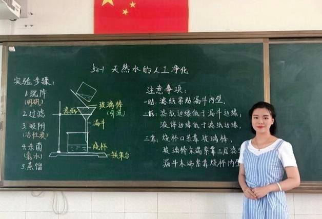 90后老师上课点名"出奇招",众型号手机抢着叫,学生:防不胜防