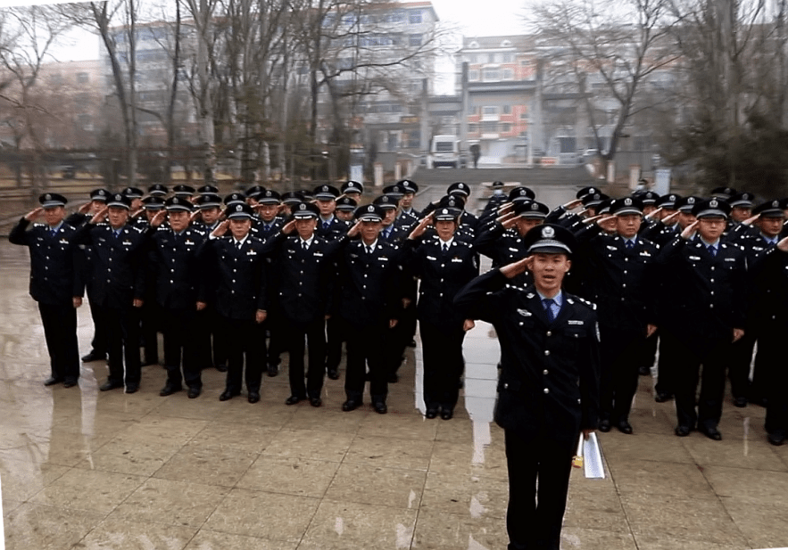 康平监狱组织民警参观康平县革命烈士陵园,进行爱国主义教育.